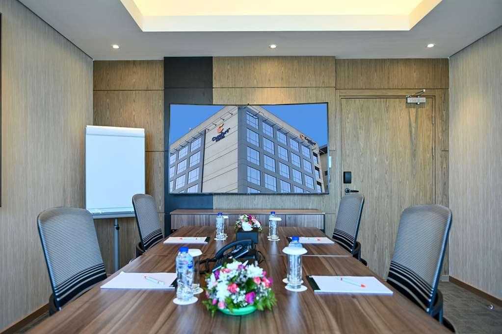 Comfort Hotel Jeddah King Road Facilities photo